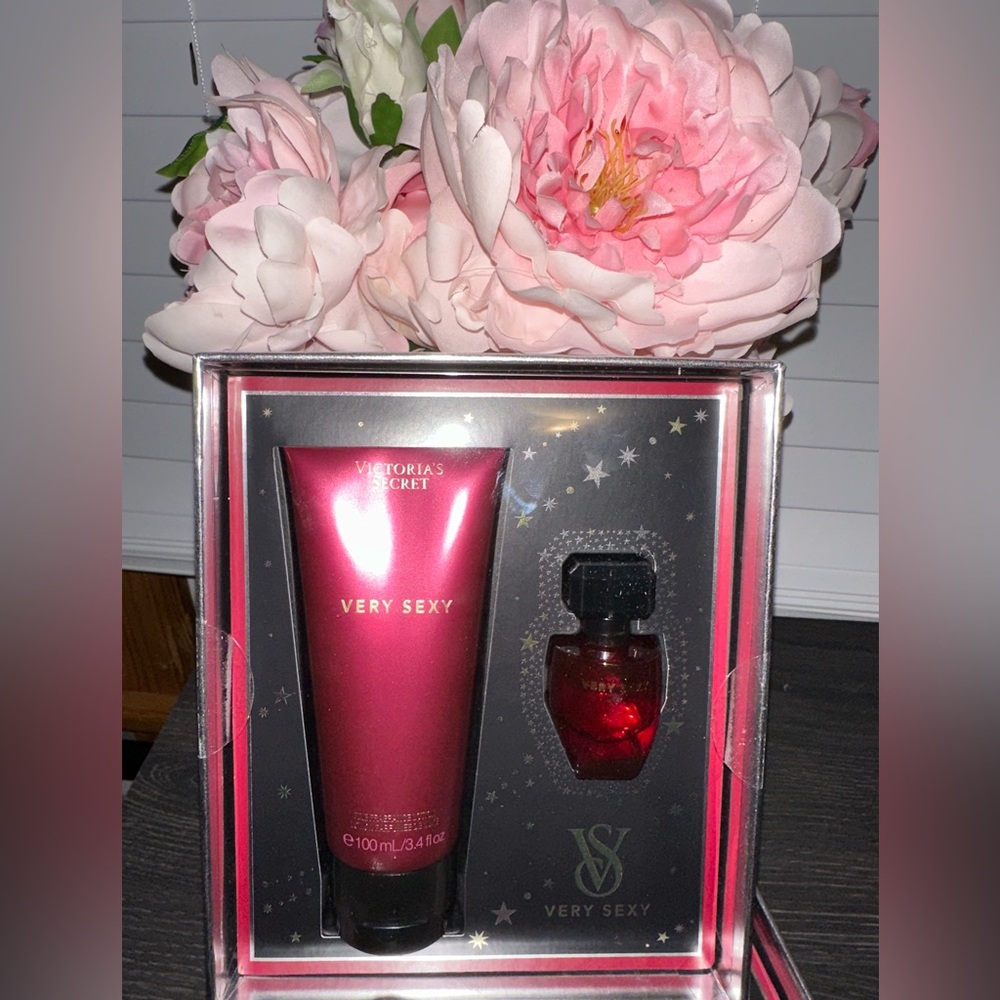 Victoria's Secret Very Sexy set
